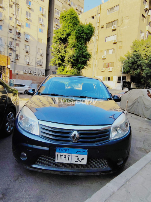 Renault Sandero 2014 Gray Manual Used for Sale in Greater Cairo ( Cairo + Giza) - 3