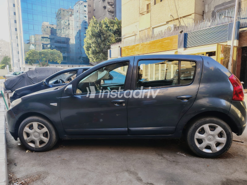 Renault Sandero 2014 Gray Manual Used for Sale in Greater Cairo ( Cairo + Giza) - 4