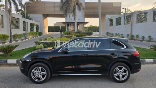 Porsche Cayenne S 2011 Black Automatic Used for Sale in Greater Cairo ( Cairo + Giza) - 7