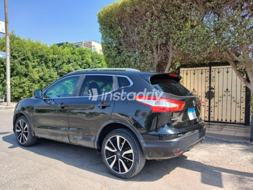 Nissan Qashqai 2017 White Automatic Used for Sale in Greater Cairo ( Cairo + Giza) - 3