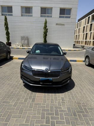 سكودا سوبيرب 2023 رمادي أوتوماتيك مستعملة للبيع في 6 أكتوبر
