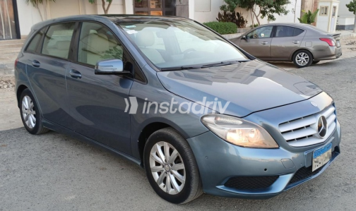 مرسيدس B 200 2013 أزرق غامق أوتوماتيك مستعملة للبيع في شيراتون - 2