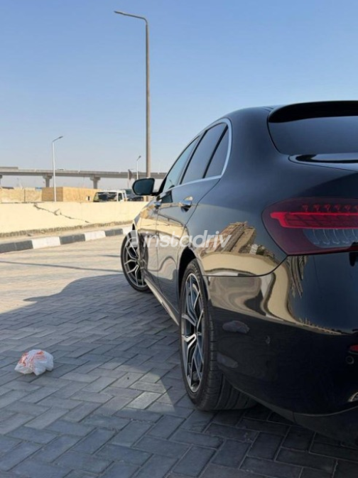 Mercedes E 200 2021 Black Automatic Used for Sale in Cairo - 2