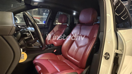 Porsche Macan 2022 White Automatic Used for Sale in Cairo - 6