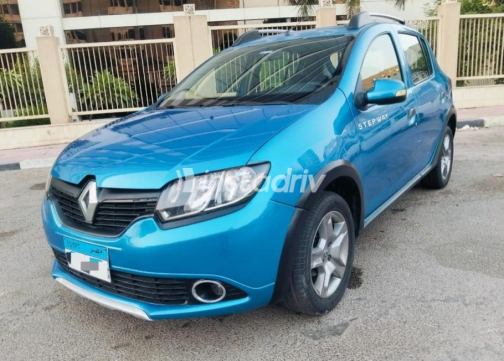Renault Sandero Step Way 2017 Dark Blue Automatic Used for Sale in Nasr city - 2