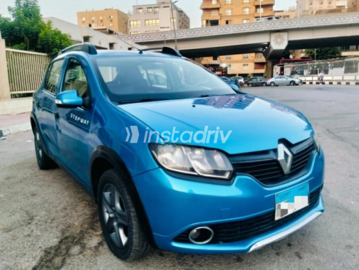 Renault Sandero Step Way 2017 Dark Blue Automatic Used for Sale in Nasr city - 4