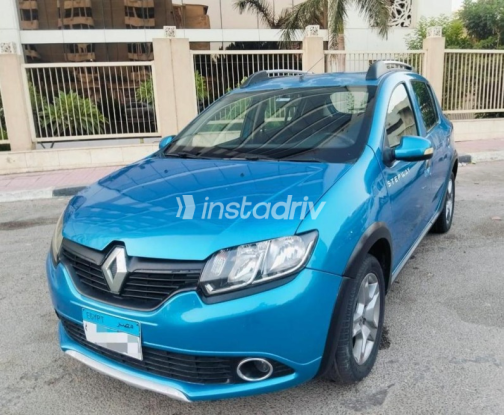 Renault Sandero Step Way 2017 Dark Blue Automatic Used for Sale in Nasr city - 5