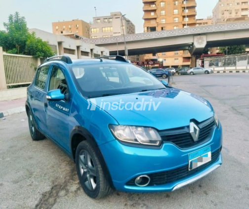 Renault Sandero Step Way 2017 Dark Blue Automatic Used for Sale in Nasr city - 6