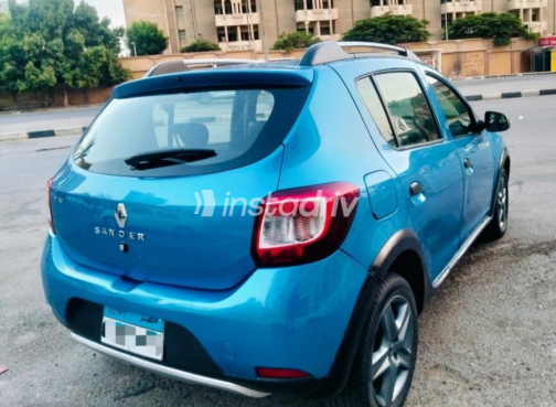 Renault Sandero Step Way 2017 Dark Blue Automatic Used for Sale in Nasr city - 7