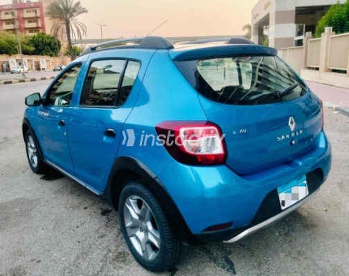 Renault Sandero Step Way 2017 Dark Blue Automatic Used for Sale in Nasr city - 9