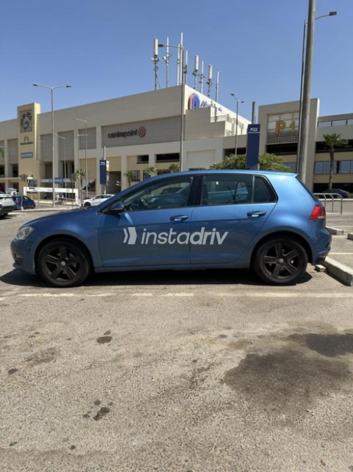 Volkswagen Golf 7 2016 Blue Automatic Used for Sale in Cairo - 5