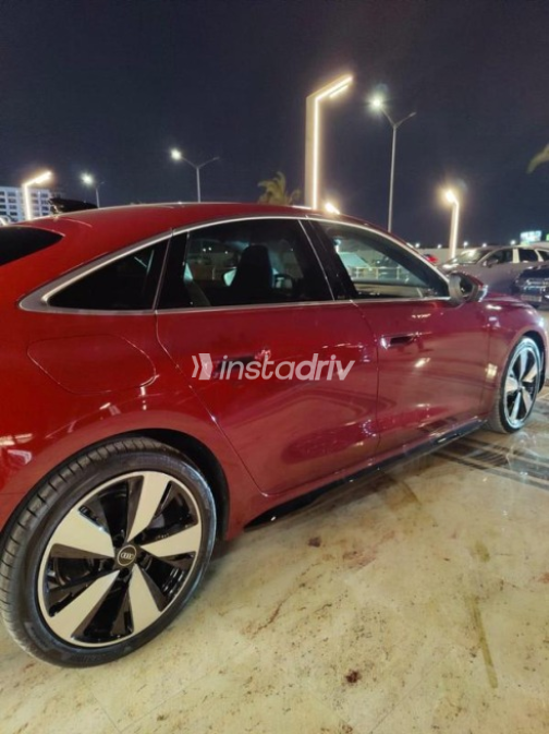 اودي A5 2025 أحمر غامق أوتوماتيك مستعملة للبيع في القاهرة - 3