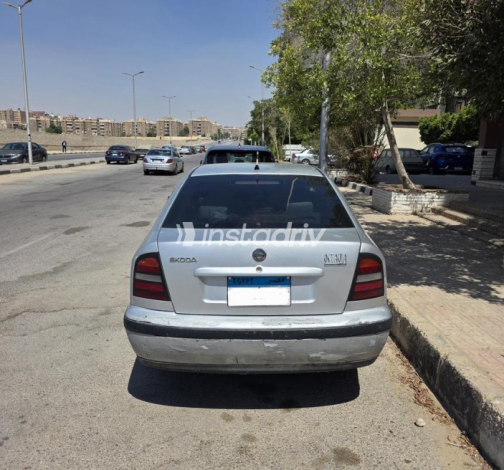 سكودا اوكتافيا A4 2000 فضي أوتوماتيك مستعملة للبيع في القاهرة - 2
