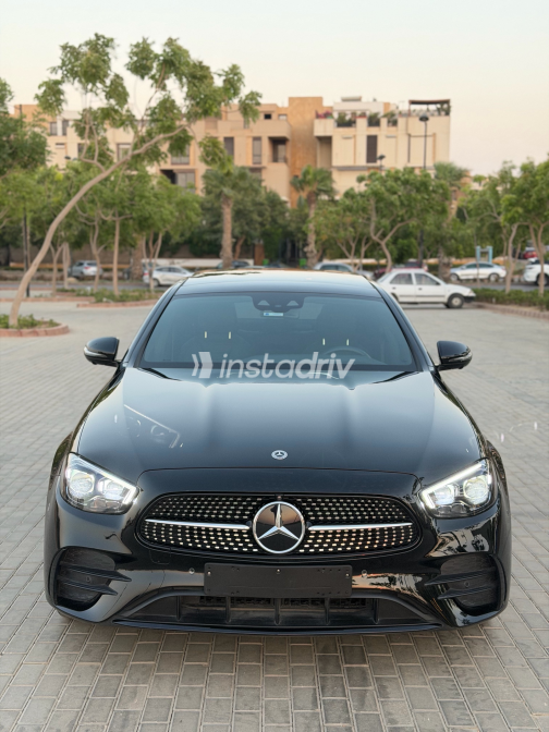 مرسيدس E 200 2023 أسود أوتوماتيك مستعملة للبيع في القاهرة الكبرى ( القاهرة - الجيزة) - 1