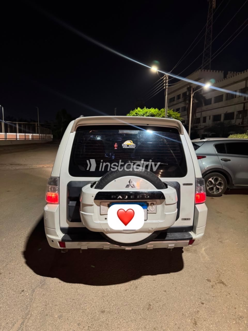 Mitsubishi Pajero 2011 White Automatic Used for Sale in Greater Cairo ( Cairo + Giza) - 2