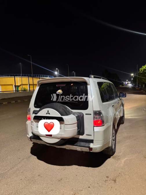 Mitsubishi Pajero 2011 White Automatic Used for Sale in Greater Cairo ( Cairo + Giza) - 3