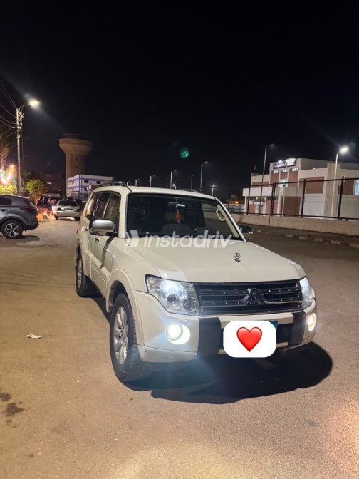 Mitsubishi Pajero 2011 White Automatic Used for Sale in Greater Cairo ( Cairo + Giza) - 4