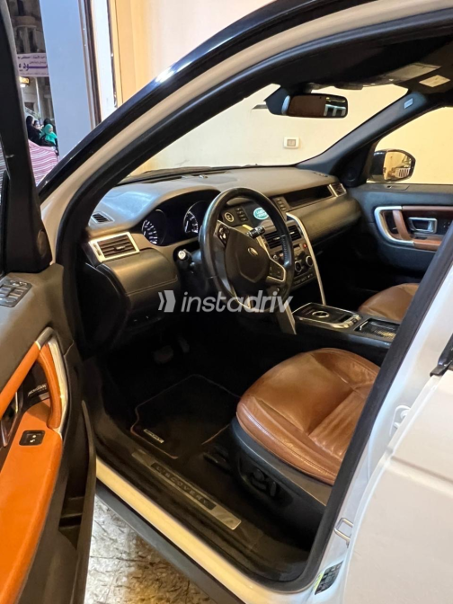 Land Rover Discovery 2016 White Automatic Used for Sale in Greater Cairo ( Cairo + Giza) - 2