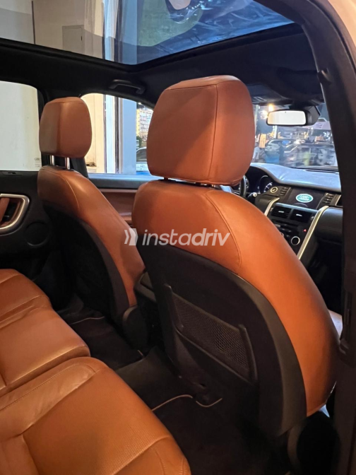 Land Rover Discovery 2016 White Automatic Used for Sale in Greater Cairo ( Cairo + Giza) - 3