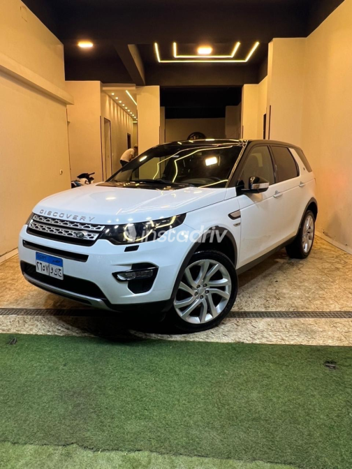 Land Rover Discovery 2016 White Automatic Used for Sale in Greater Cairo ( Cairo + Giza) - 4