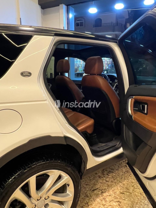 Land Rover Discovery 2016 White Automatic Used for Sale in Greater Cairo ( Cairo + Giza) - 5