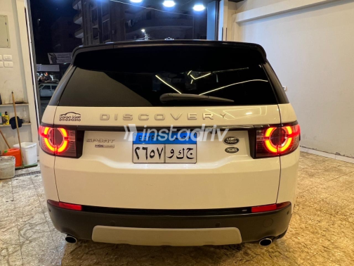 Land Rover Discovery 2016 White Automatic Used for Sale in Greater Cairo ( Cairo + Giza) - 8