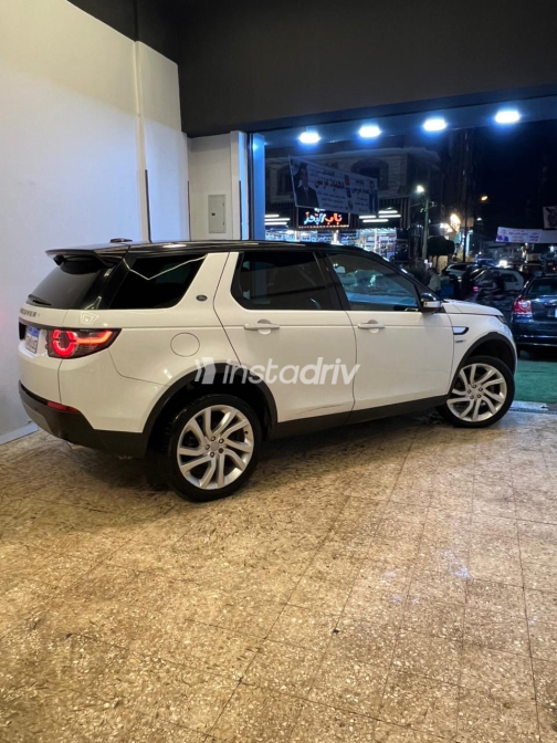 Land Rover Discovery 2016 White Automatic Used for Sale in Greater Cairo ( Cairo + Giza) - 9