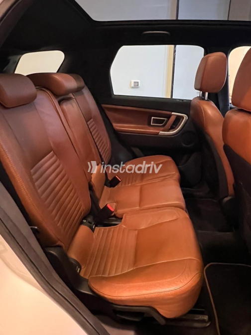 Land Rover Discovery 2016 White Automatic Used for Sale in Greater Cairo ( Cairo + Giza) - 10