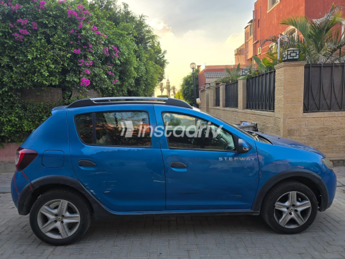 Renault Sandero Step Way 2016 Blue Automatic Used for Sale in Greater Cairo ( Cairo + Giza) - 2