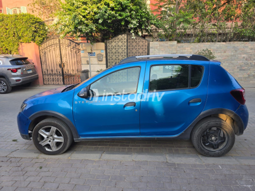 Renault Sandero Step Way 2016 Blue Automatic Used for Sale in Greater Cairo ( Cairo + Giza) - 3