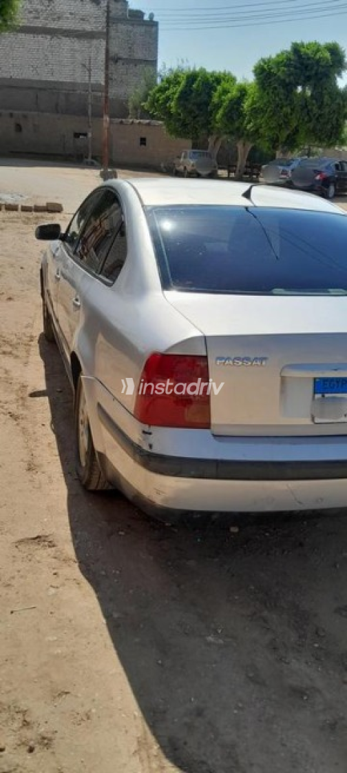 فولكس فاغن باسات 2000 فضي أوتوماتيك مستعملة للبيع في المنيا‎ - 2