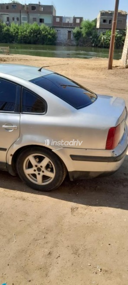 فولكس فاغن باسات 2000 فضي أوتوماتيك مستعملة للبيع في المنيا‎ - 9