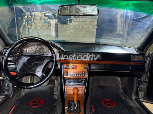 Mercedes E 200 1991 Black Automatic Used for Sale in Greater Cairo ( Cairo + Giza) - 3