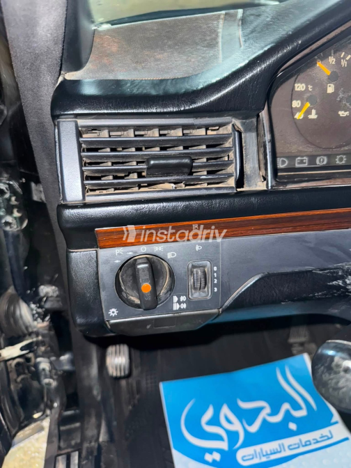 Mercedes E 200 1991 Black Automatic Used for Sale in Greater Cairo ( Cairo + Giza) - 6