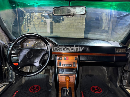 Mercedes E 200 1991 Black Automatic Used for Sale in Greater Cairo ( Cairo + Giza) - 8