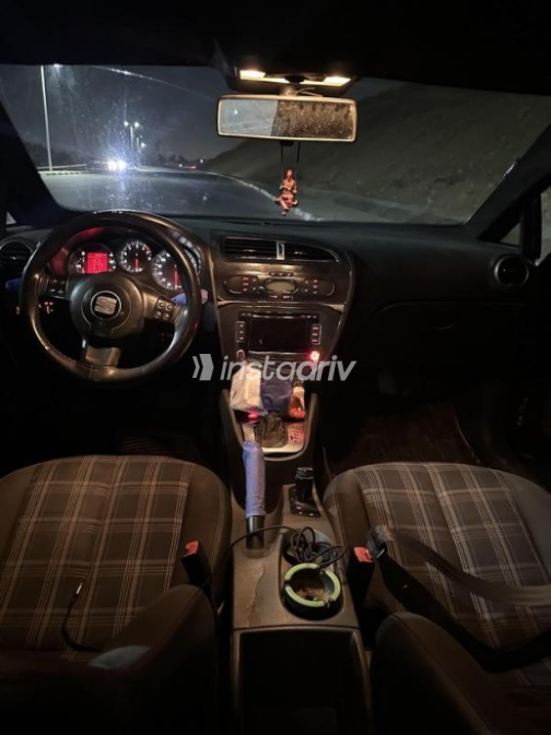 Seat Leon 2009 Black Automatic Used for Sale in Cairo - 4