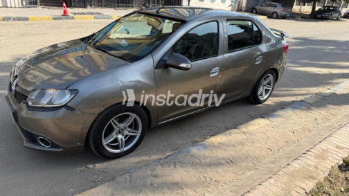 Renault Logan 2016 Gold Automatic Used for Sale in El Haram - 8