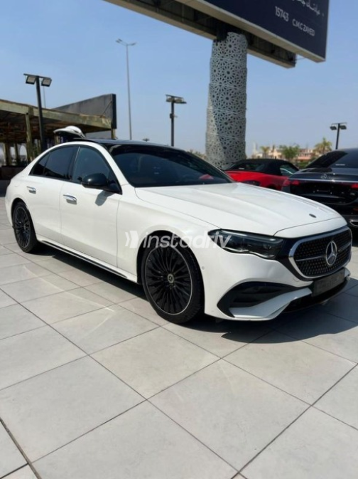 مرسيدس E 200 2024 أبيض أوتوماتيك مستعملة للبيع في مدينة الشيخ زايد - 3