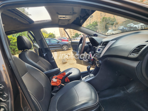 Hyundai Accent RB 2017 Brown Automatic Used for Sale in Greater Cairo ( Cairo + Giza) - 7