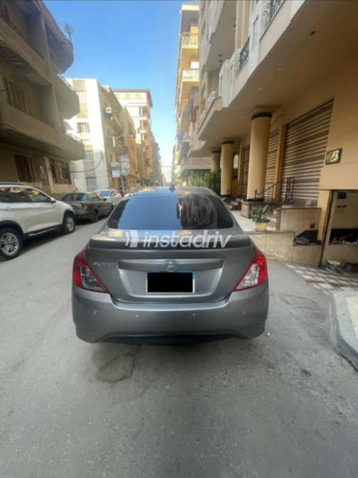 نيسان صنى 2018 أبيض أوتوماتيك مستعملة للبيع في المنصورة - 2