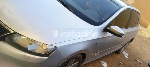 سكودا رابيد سبيس باك 2015 فضي أوتوماتيك مستعملة للبيع في السويس‎ - 3