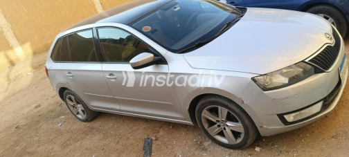 سكودا رابيد سبيس باك 2015 فضي أوتوماتيك مستعملة للبيع في السويس‎ - 4