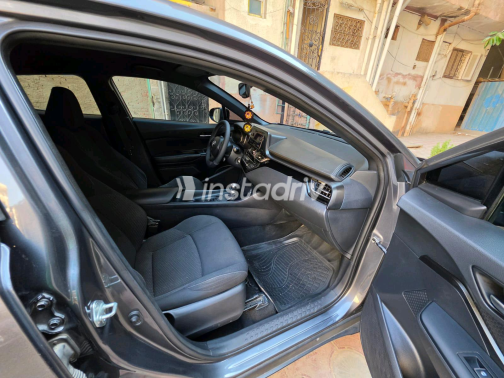 تويوتا C-HR 2019 رمادي أوتوماتيك مستعملة للبيع في القاهرة الكبرى ( القاهرة - الجيزة) - 4