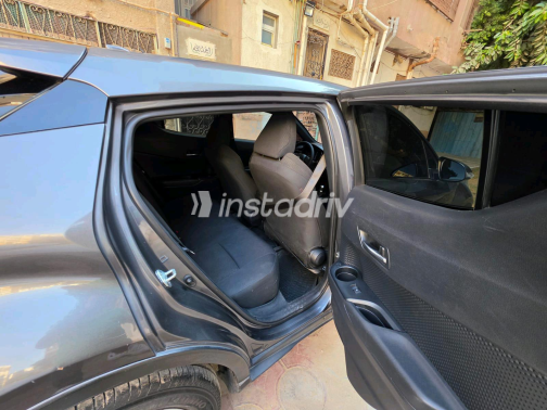 تويوتا C-HR 2019 رمادي أوتوماتيك مستعملة للبيع في القاهرة الكبرى ( القاهرة - الجيزة) - 6