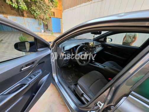 تويوتا C-HR 2019 رمادي أوتوماتيك مستعملة للبيع في القاهرة الكبرى ( القاهرة - الجيزة) - 9