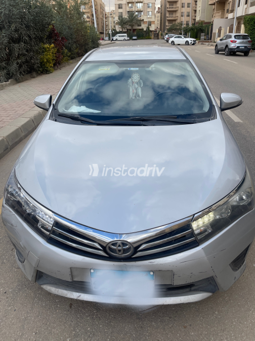 Toyota Corolla 2015 Silver Automatic Used for Sale in Greater Cairo ( Cairo + Giza) - 1
