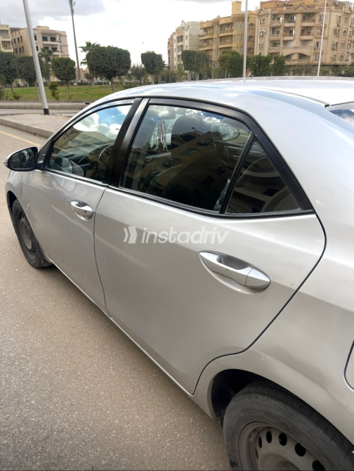 Toyota Corolla 2015 Silver Automatic Used for Sale in Greater Cairo ( Cairo + Giza) - 6