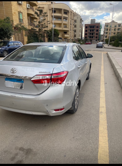 Toyota Corolla 2015 Silver Automatic Used for Sale in Greater Cairo ( Cairo + Giza) - 7