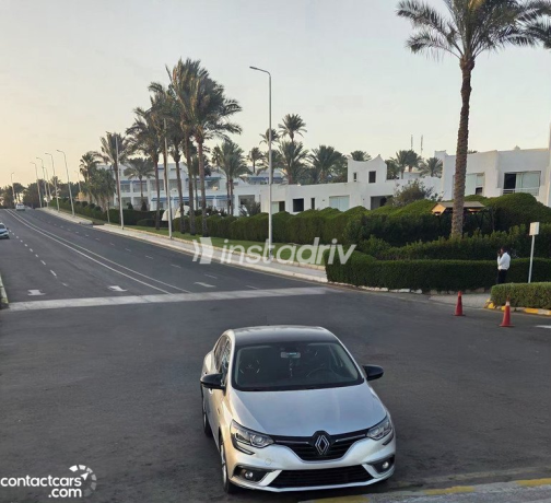 Renault Megane 2021 Silver Automatic Used for Sale in Greater Cairo ( Cairo + Giza) - 5