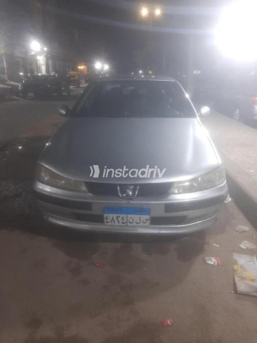 بيجو 406 2001 فضي أوتوماتيك مستعملة للبيع في الإسكندرية - 2
